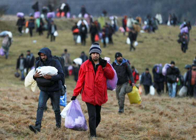 أكثر من نصف الشباب العربي يريد الهجرة بأي ثمن: لماذا؟